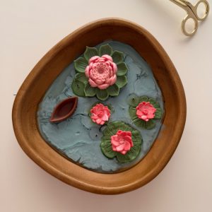 ست نیلوفر مرداب و قایق چوبی